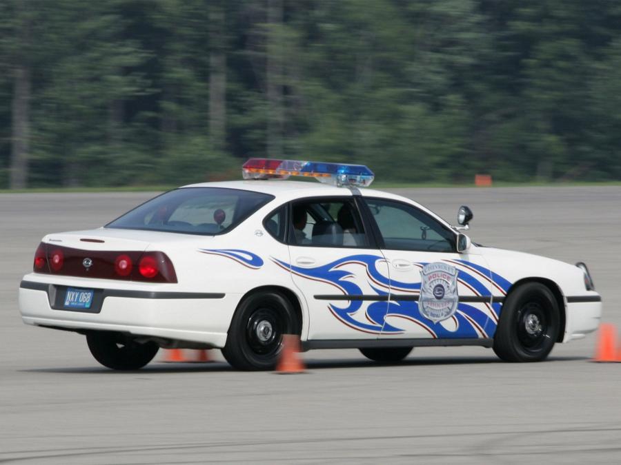  Chevrolet Impala Police Car 2001 года  (фото 14 из 18)